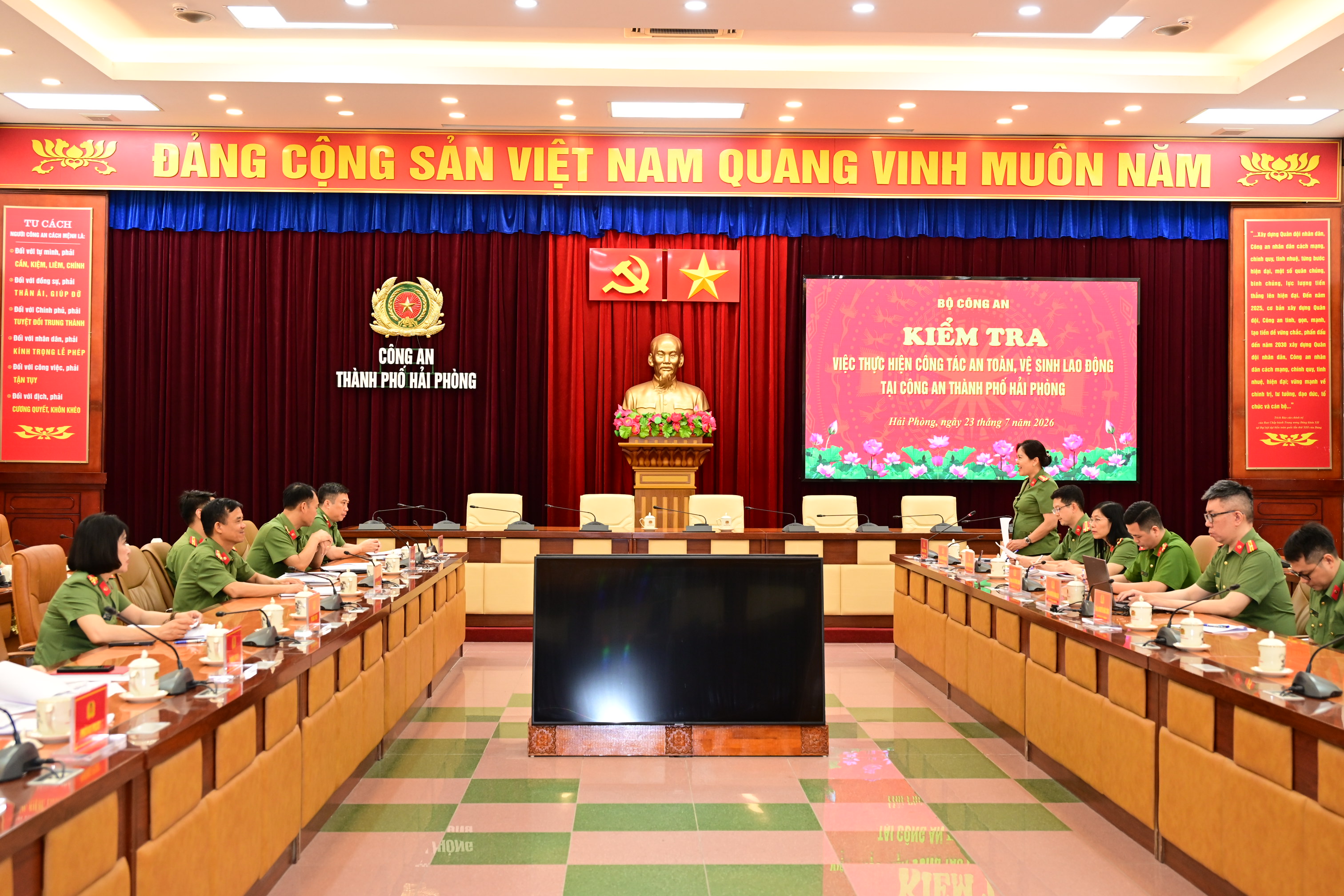 Bộ Công an kiểm tra công tác an toàn vệ sinh lao động tại Công an TP Hải Phòng